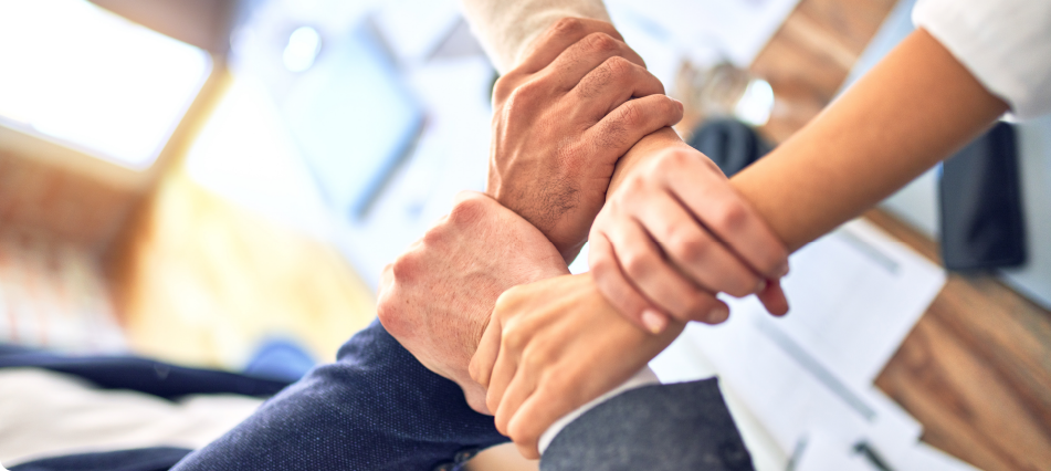 Ineinander greifende Hände